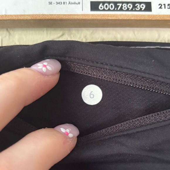 lululemon | Women's Speed Short Static Mist White Black Size 6 Workout Running - Picture 5 of 6